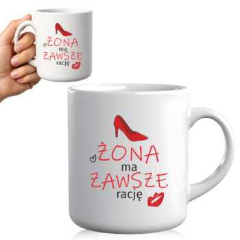 Kubek z napisem „Żona ma zawsze rację” trzymany w dłoni