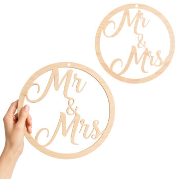 Drewniana dekoracja ślubna z napisem „Mr & Mrs” – 35 cm