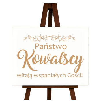 Personalizowana tablica powitalna „Państwo [Nazwisko] witają wspaniałych Gości!” – widok katalogowy na sztaludze