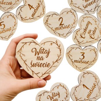 zestaw drewnianych serduszek z grawerem – do zdjęć miesięcznych dziecka