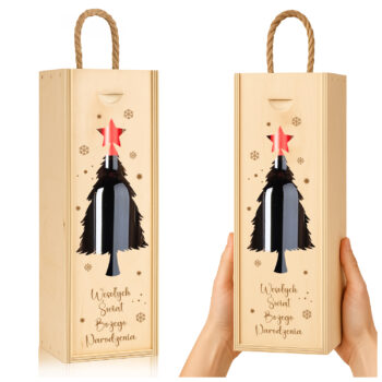 Drewniana skrzynka na wino z wycięciem w kształcie choinki i czerwonym topperem – grawer „Wesołych Świąt Bożego Narodzenia”.