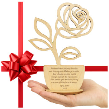 Drewniana róża z grawerem jako prezent na Dzień Babci i Dziadka – pamiątka na lata