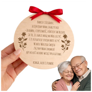 Drewniana tabliczka z życzeniami dla Babci i Dziadka z czerwoną wstążką – prezent na Dzień Babci i Dziadka