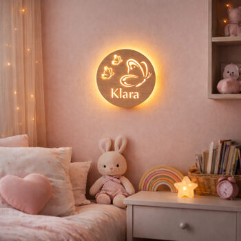 Lampka nocna LED dla dziecka z regulacją jasności – motylki i imię