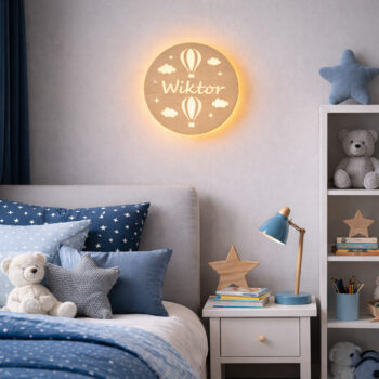 Lampka nocna LED w pokoju chłopca – ciepłe światło, motyw balonów